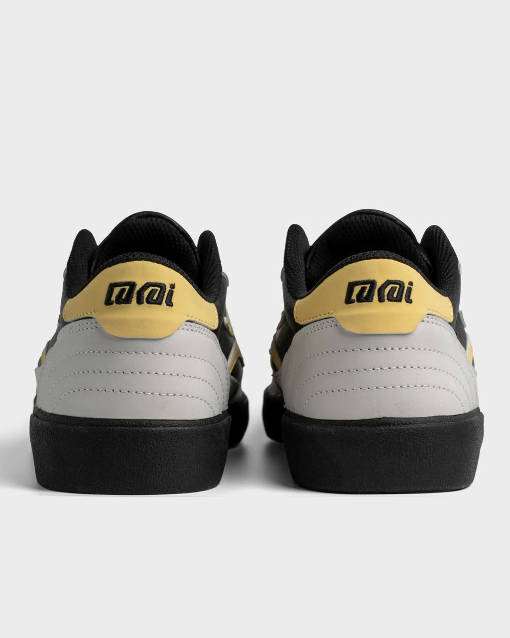 Cambridge - White Banana Black