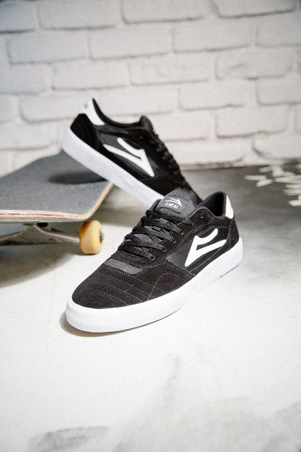 Cambridge - Black/White Suede