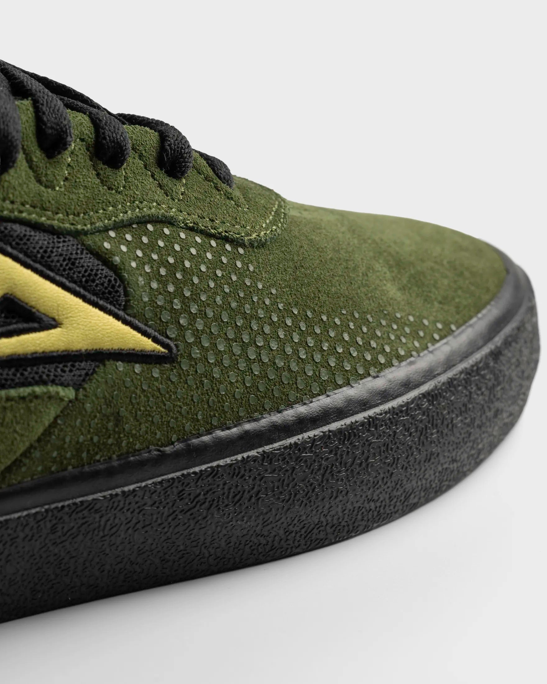 Essex - Black Gator Gold